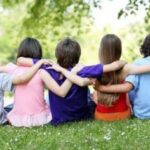 Πώς να βοηθήσουμε το παιδί μας να κάνει φίλους
