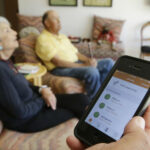 Ελέγχοντας την υγεία των ηλικιωμένων μέσω smartphone